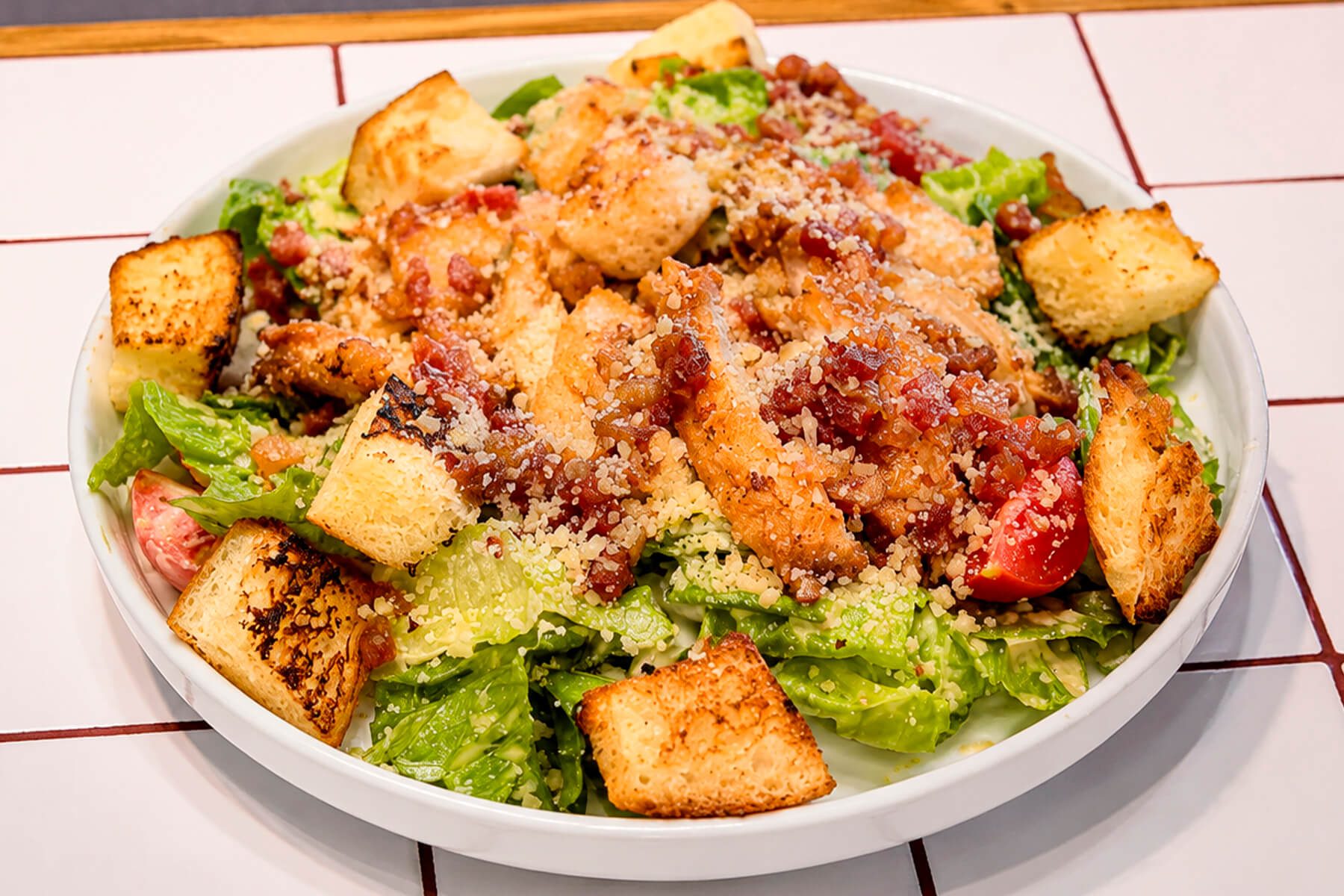 СалатVilena’s bacon Caesar від Vilenas